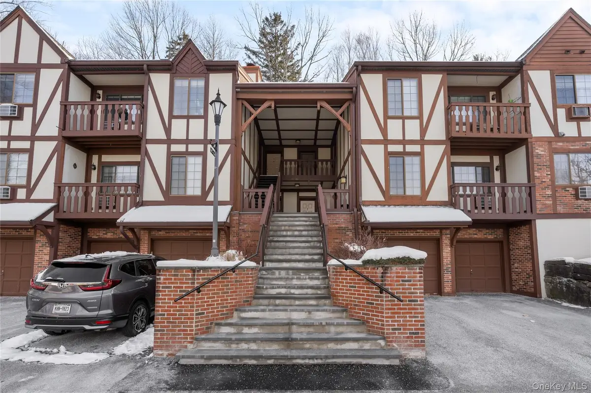 113 Foxwood Circle, Mount Kisco, NY 10549 - Image #1