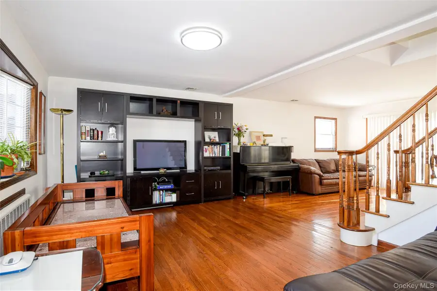 25 Westbury Avenue, Plainview, NY 11803 - Image #3