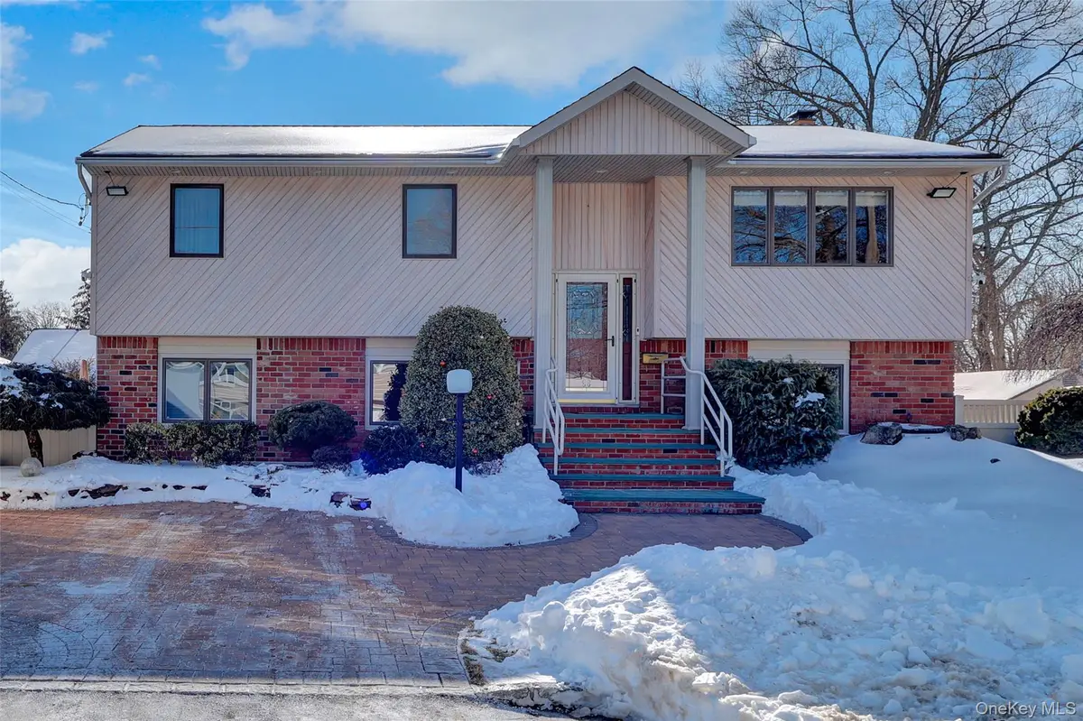 98 Kingsland Avenue, West Islip, NY 11795 - Image #1