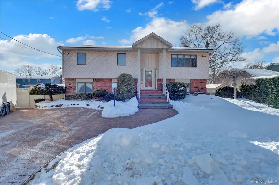 98 Kingsland Avenue, West Islip, NY 11795 - Image #2