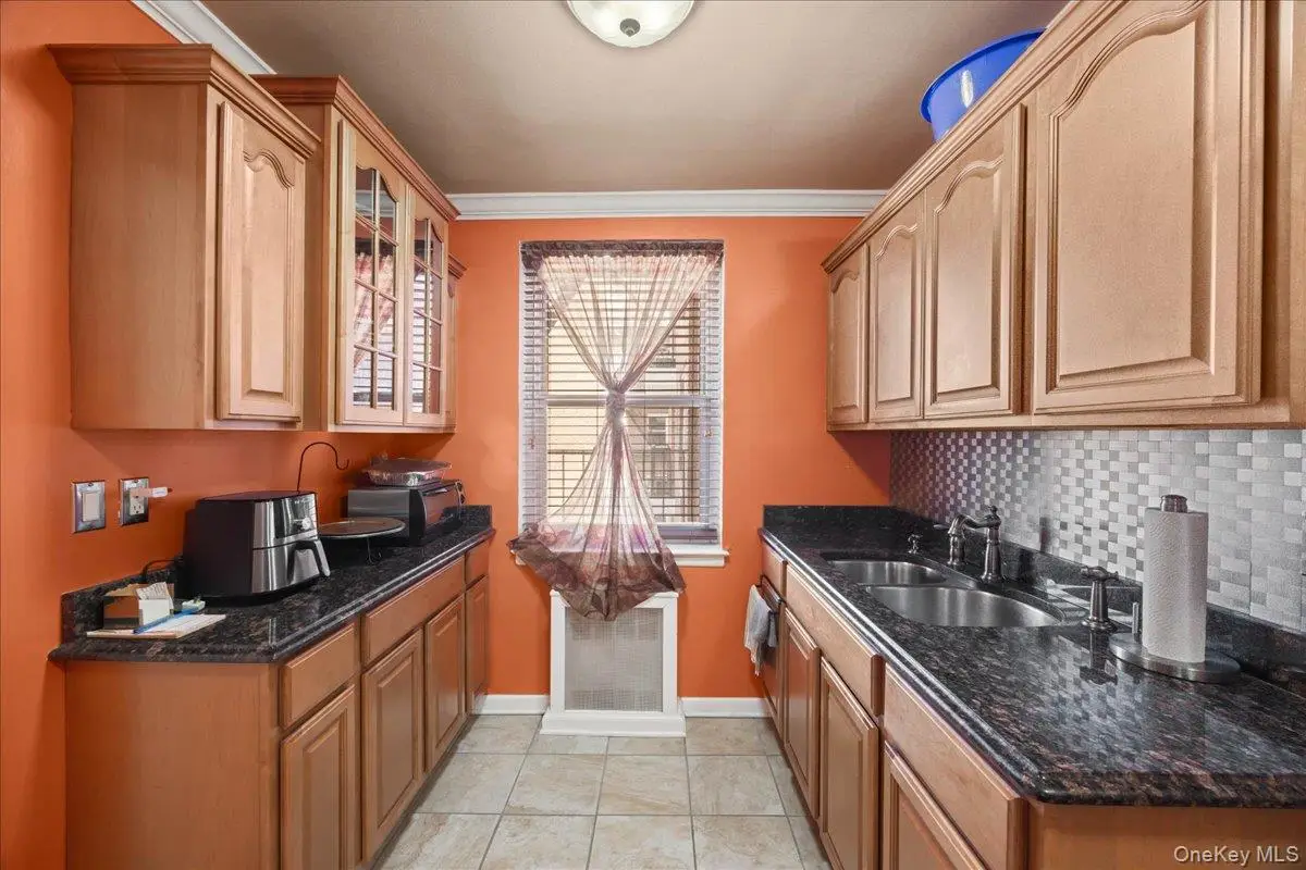 440 Warburton Avenue #3E, Yonkers, NY 10701 - Image #1