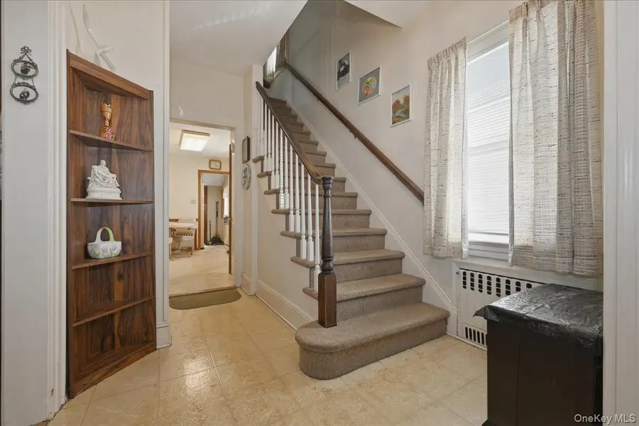 25 Raymond Street, Rockville Centre, NY 11570 - #3
