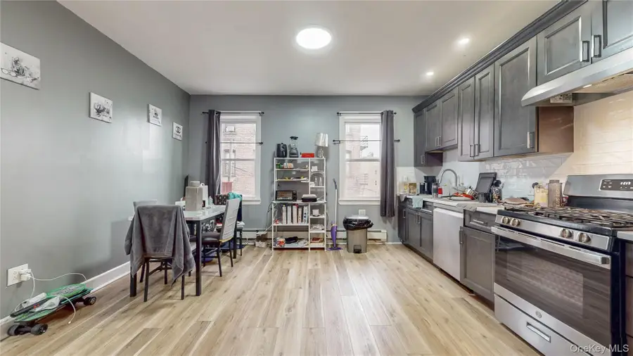 82 Moquette Row N, Yonkers, NY 10703 - Image #2