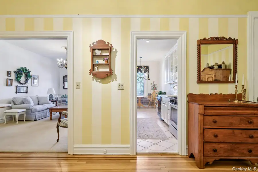 12 Hamilton Place #B5, Garden City, NY 11530 - Image #3