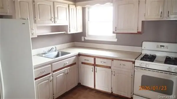 334 Robbins Street, Lindenhurst, NY 11757 - Image #2