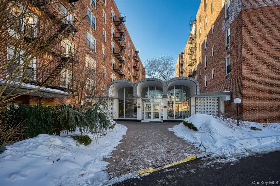 54-40 Little Neck Parkway #6G, Little Neck, NY 11362 - Image #2