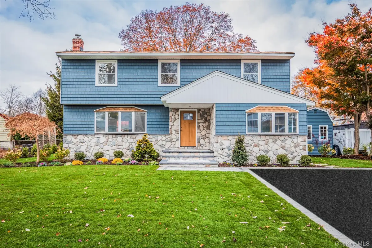 23 Catherwood Crescent, Melville, NY 11747 - Image #1