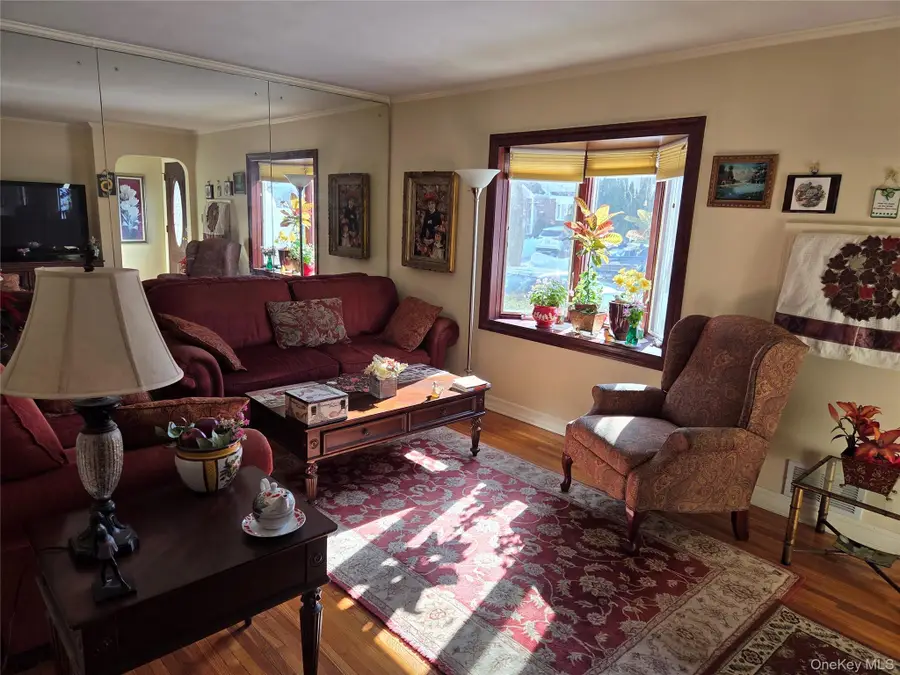 912 Oaks Drive, Franklin Square, NY 11010 - #3