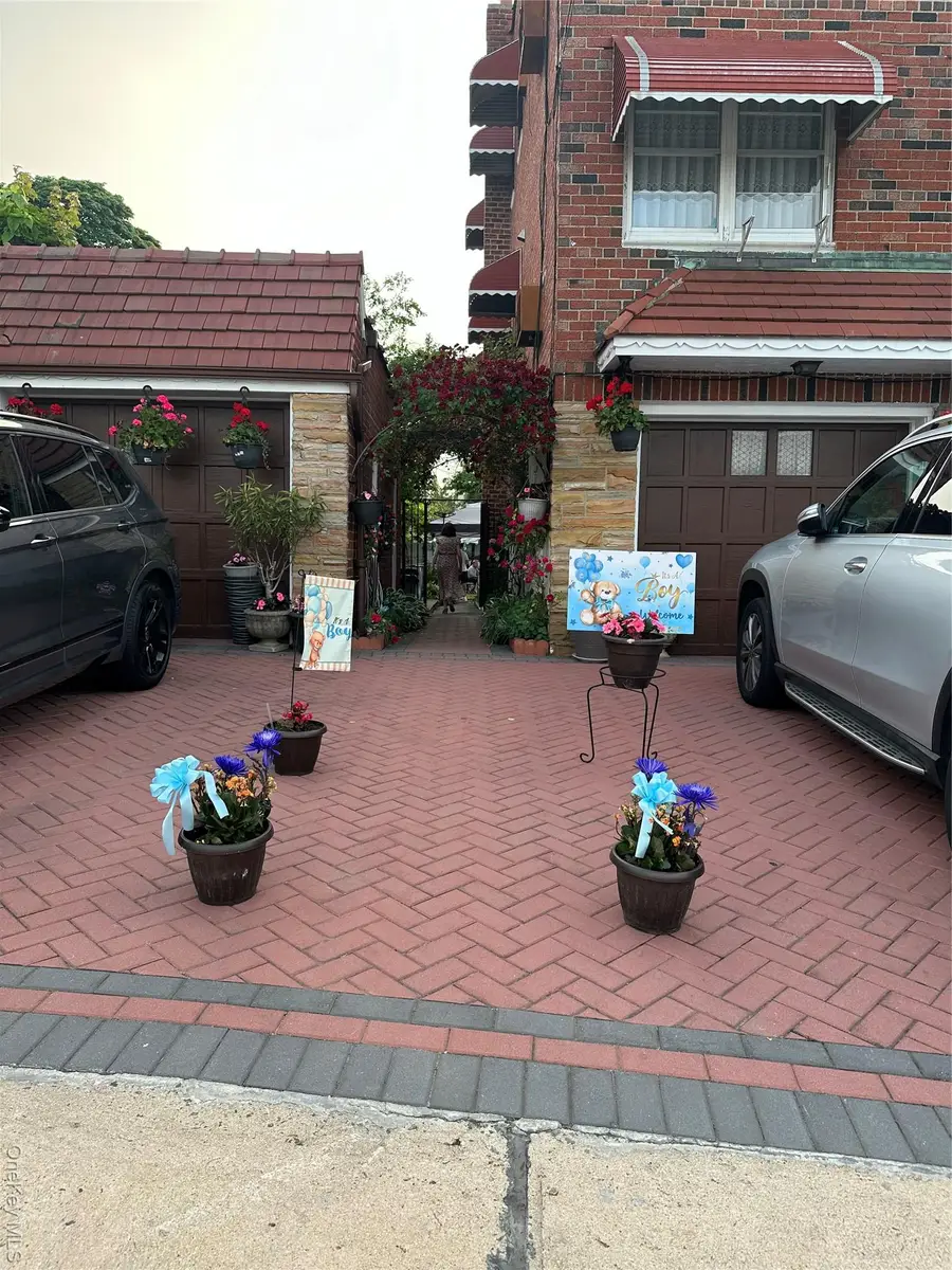 7714 Cypress Hills Street, Glendale, NY 11385 - Image #3