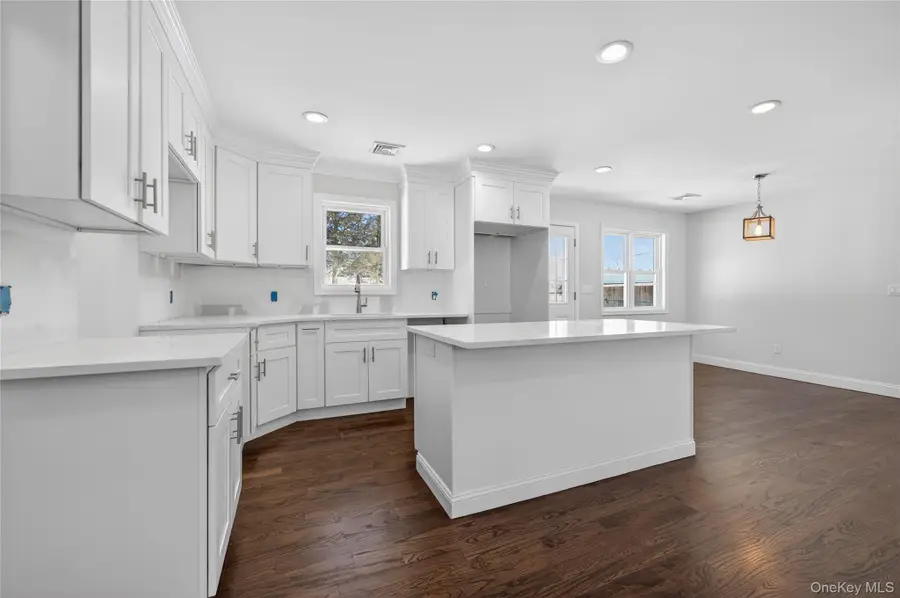 1667 Manatuck, Bay Shore, NY 11706 - Image #3