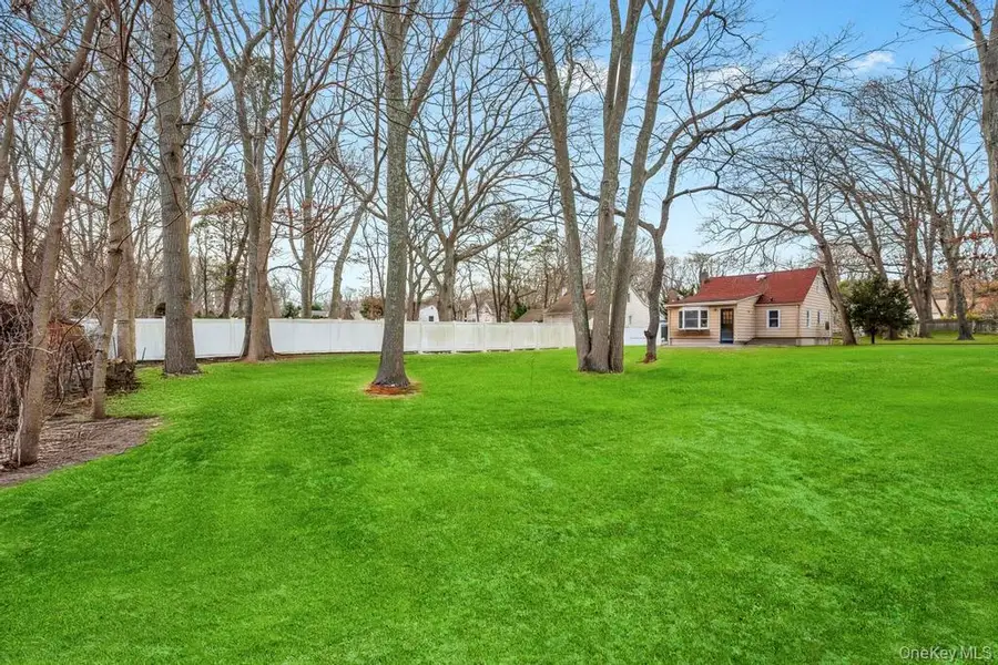 260 Springdale Drive, Ronkonkoma, NY 11779 - Image #3