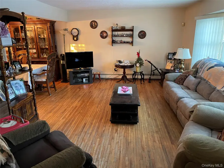 1286 America Avenue, West Babylon, NY 11704 - Image #3