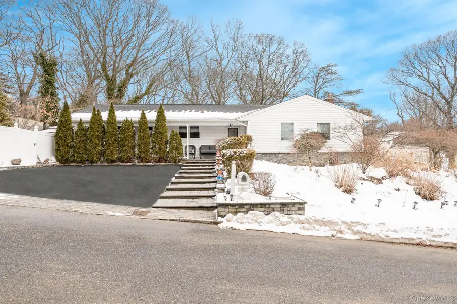 3 Aron Street, Smithtown, NY 11787 - #2