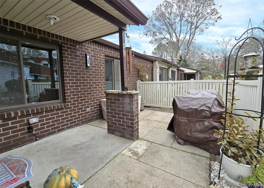 392 Clubhouse Court, Coram, NY 11727 - #2