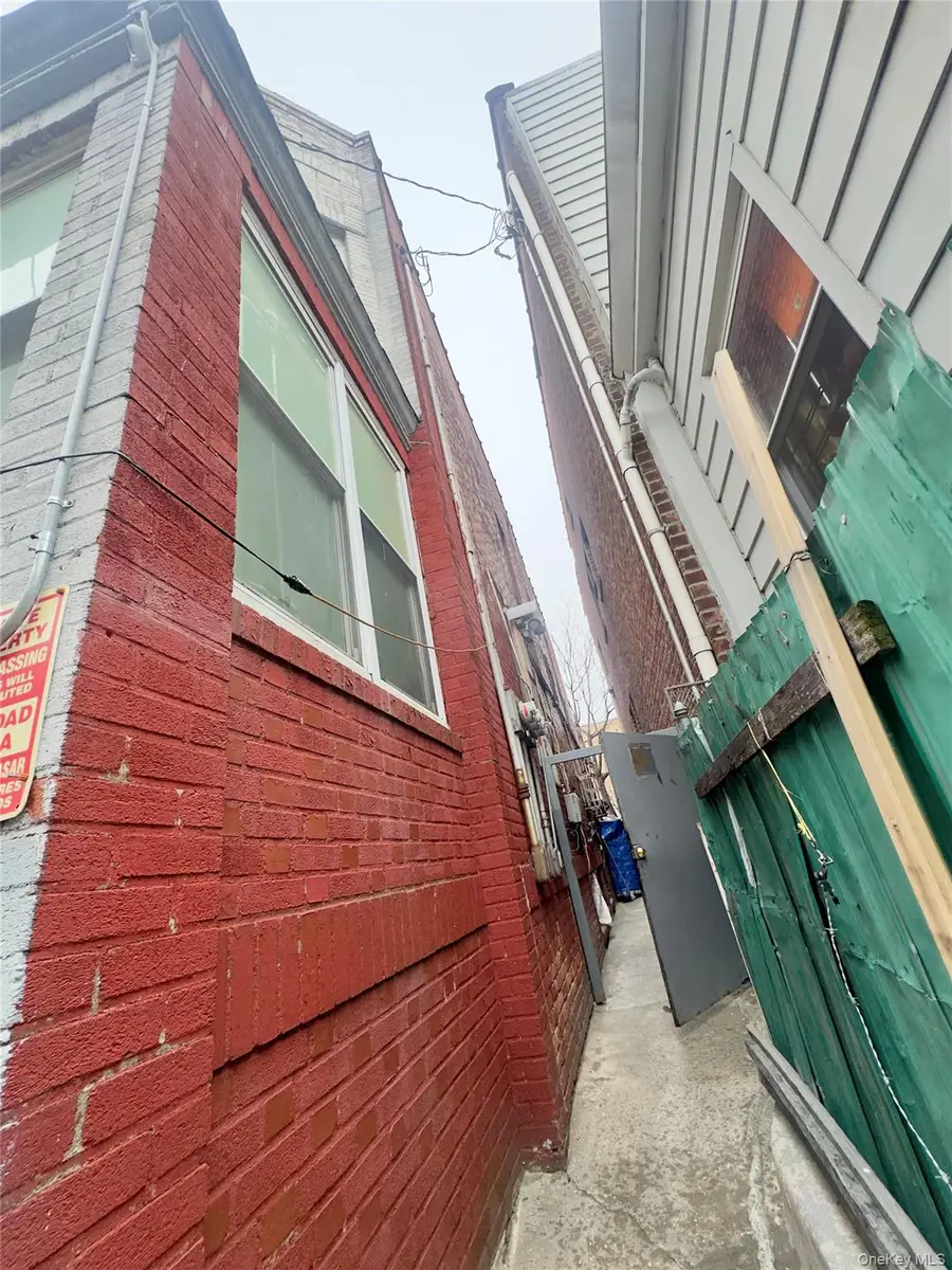 10460 Roosevelt Avenue, Corona, NY 11368 - Image #3