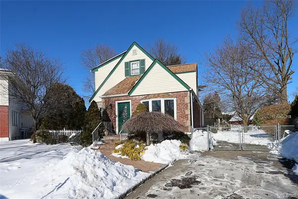 58 Elm Court, New Hyde Park, NY 11040