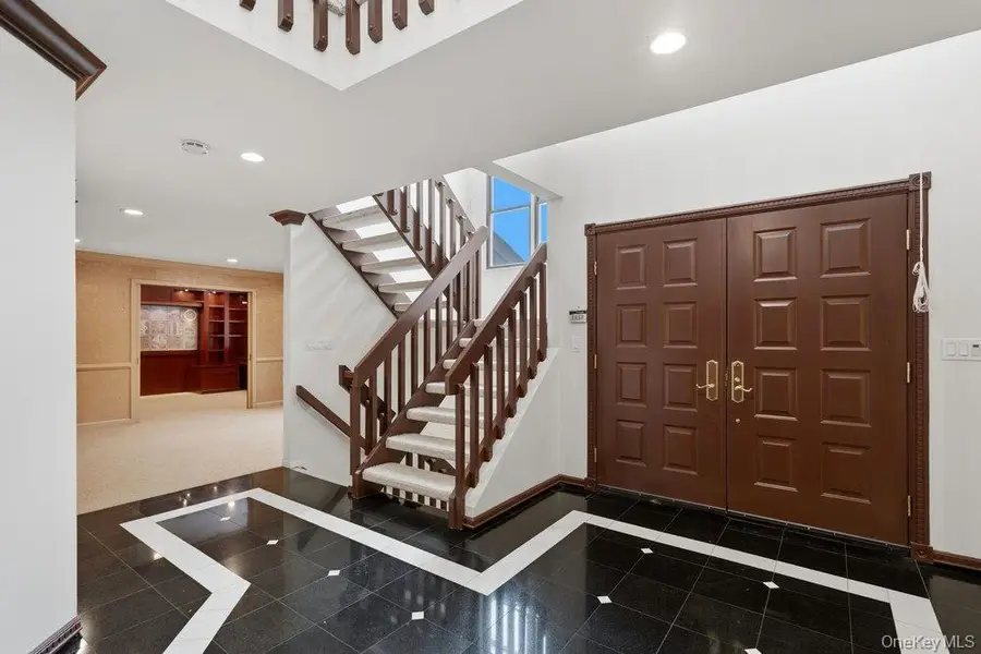 43 Hunt Drive, Jericho, NY 11753 - Image #2