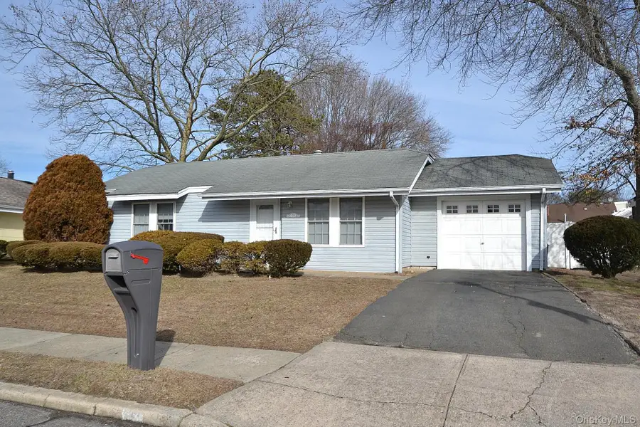 133 Inverness Road, Holbrook, NY 11741 - #2