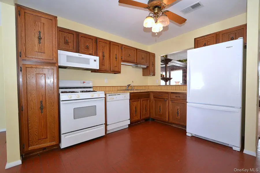 133 Inverness Road, Holbrook, NY 11741 - #3