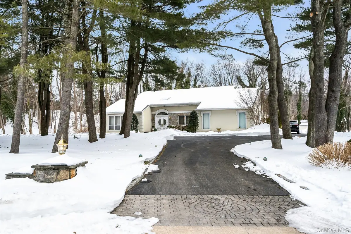 7 Albertson Lane, Old Westbury, NY 11568 - #1