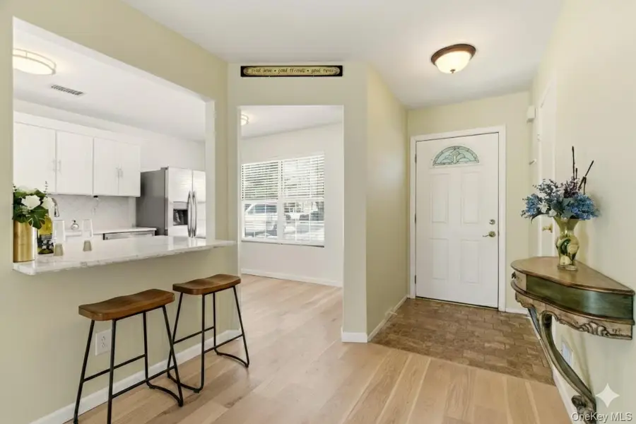 5 Deer Path, Coram, NY 11727 - #3