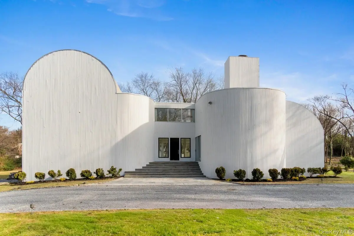 454 E Shore Road, Great Neck, NY 11024 - Image #1