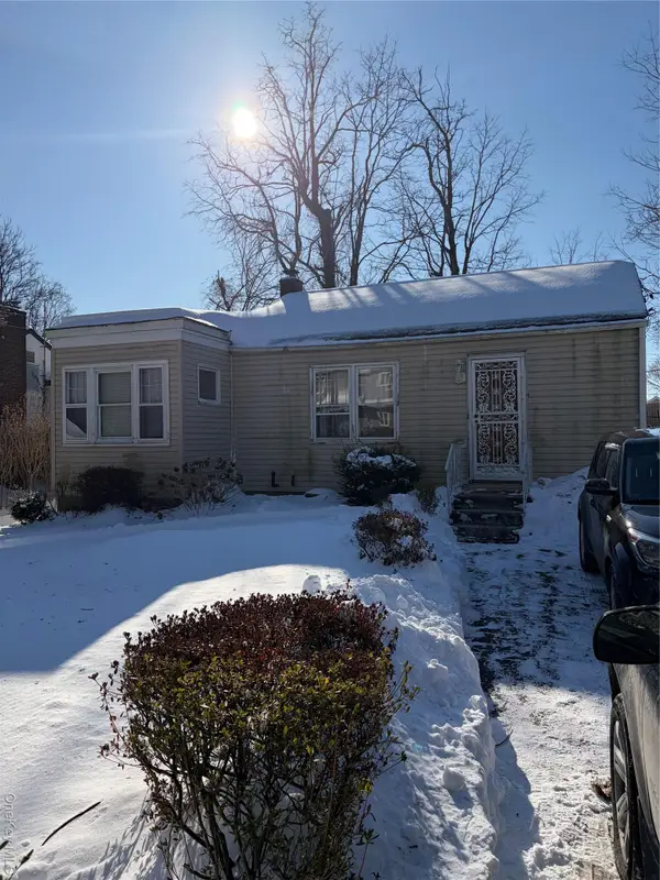 18 Melrose Avenue, East Northport, NY 11731