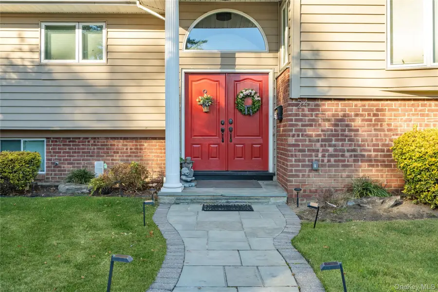 24 Jeffrey Lane, Great Neck, NY 11020 - Image #3