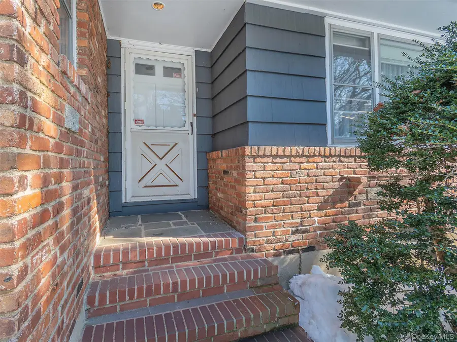 856 Glen Cove Avenue, Glen Head, NY 11545 - #2