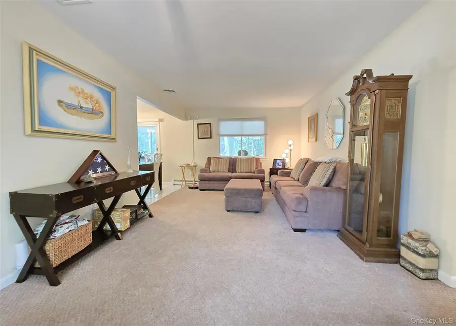 3 Ross Court, Manorville, NY 11949 - #2