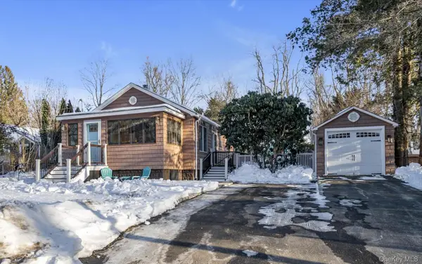 41 Narcissus Road, Kings Park, NY 11754