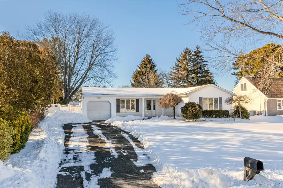 18 Woodbrook Drive, Ridge, NY 11961 - #3