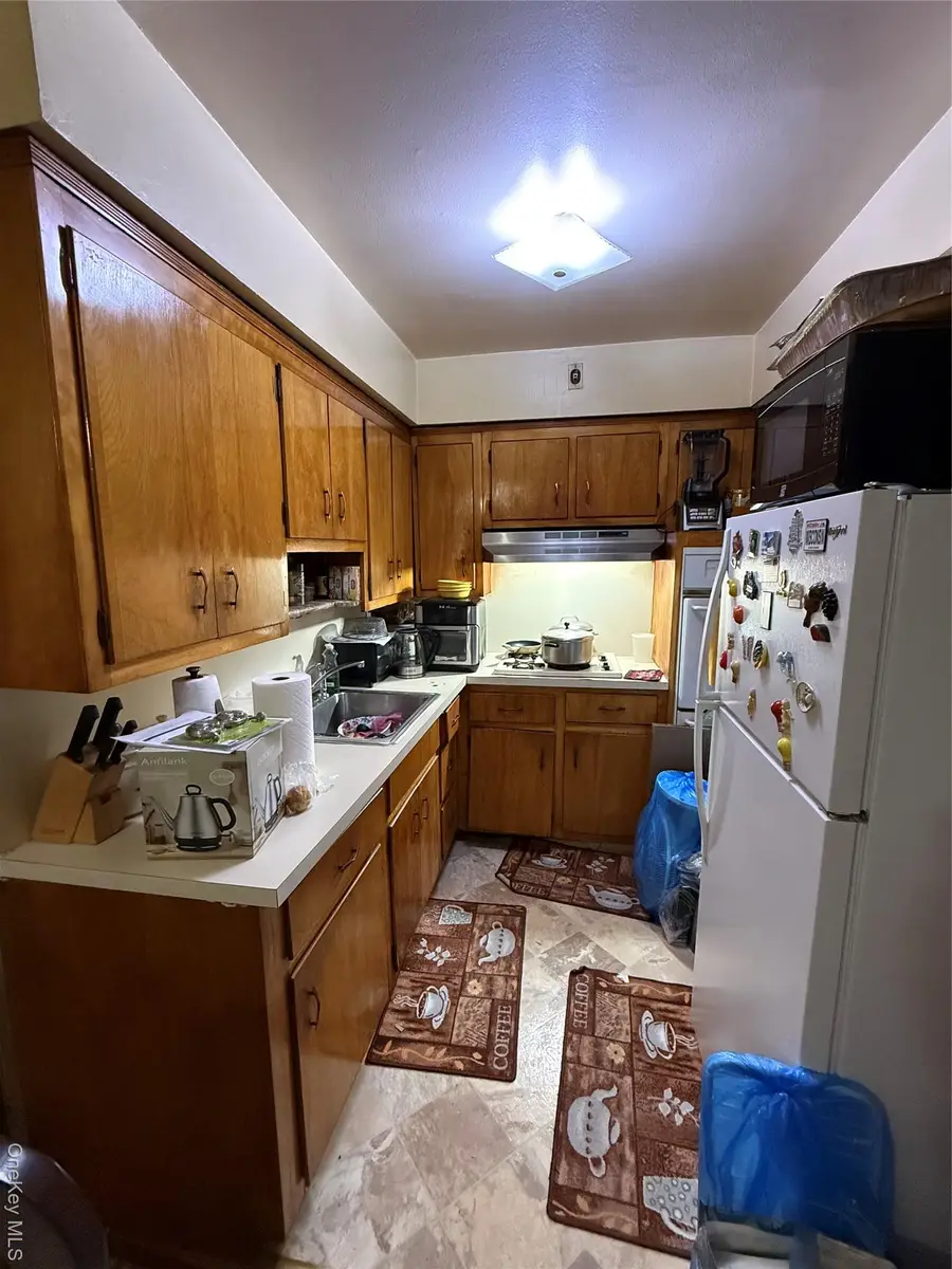 4013 De Reimer Avenue, Bronx, NY 10466 - Image #2