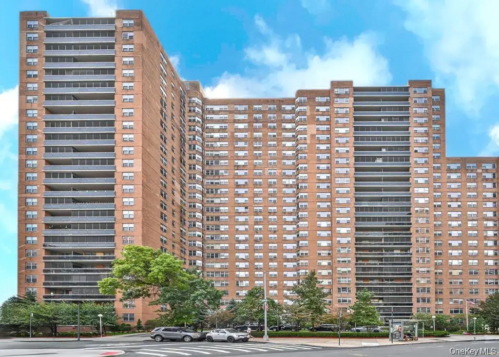 70-25 Yellowstone Boulevard #7M, Forest Hills, NY 11375 - #1