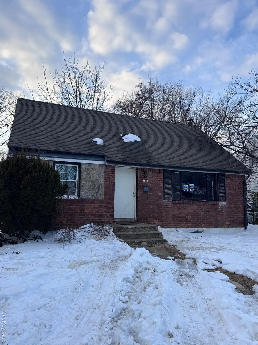 728 Martin Drive, Uniondale, NY 11553 - Image #2