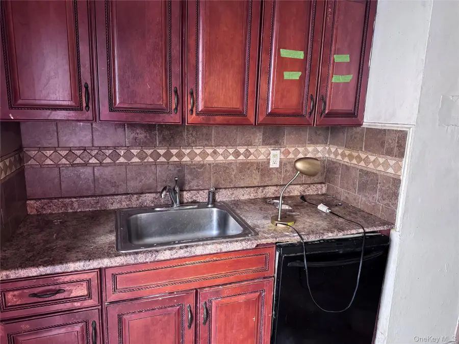 728 Martin Drive, Uniondale, NY 11553 - Image #3