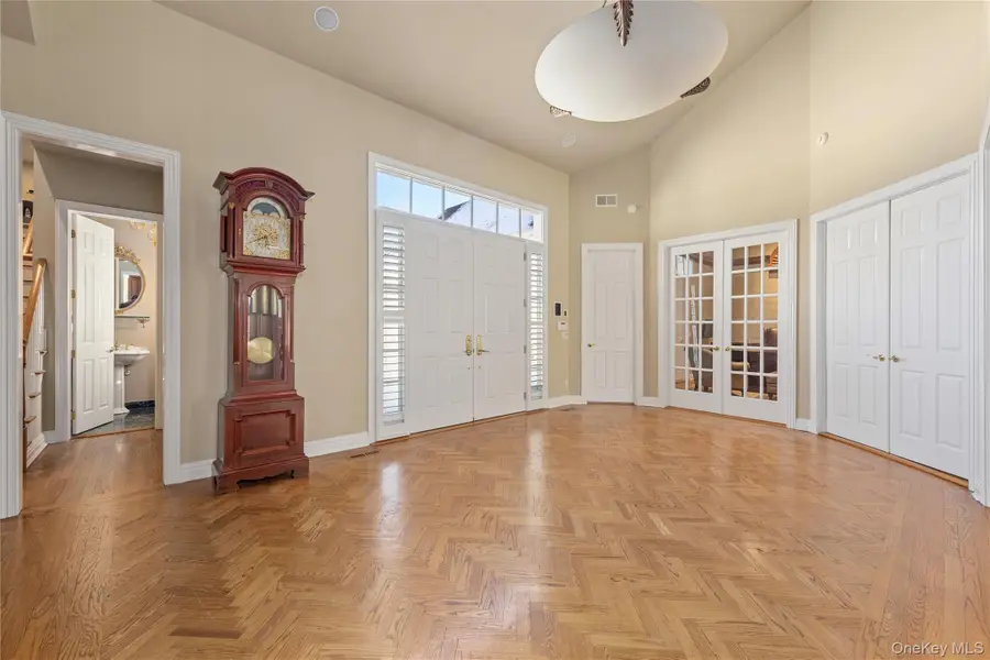 38 Stone Hill Drive S, Manhasset, NY 11030 - #2