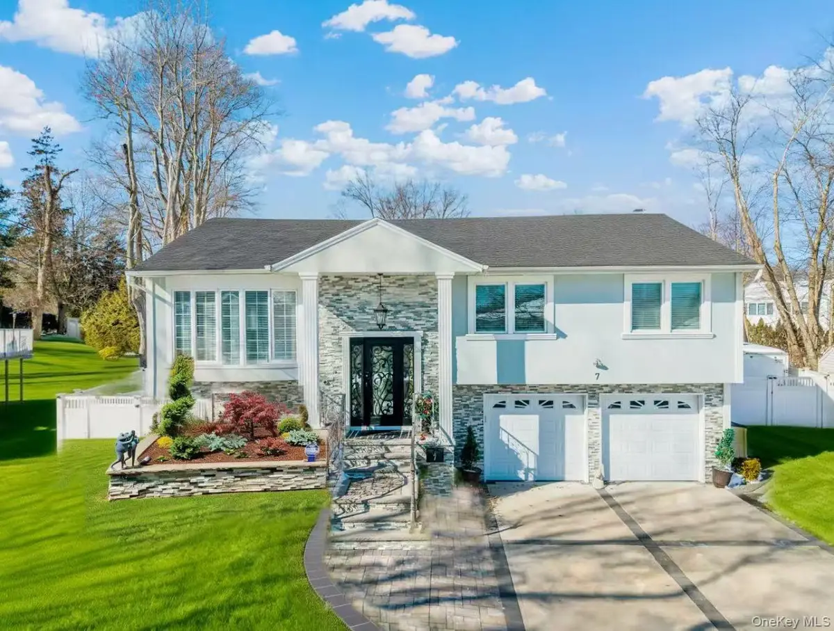 7 Dunhill Road, Manhasset Hills, NY 11040 - #1