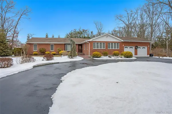 69 Churchill Lane, Smithtown, NY 11787