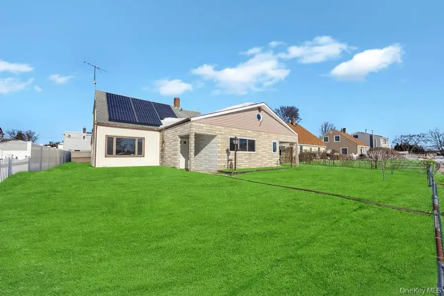 21 Clay Lane, Levittown, NY 11756 - #2