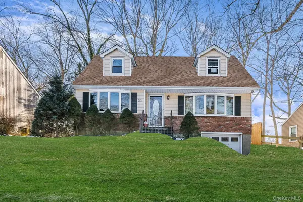 21 Valleywood Drive, Huntington Station, NY 11746