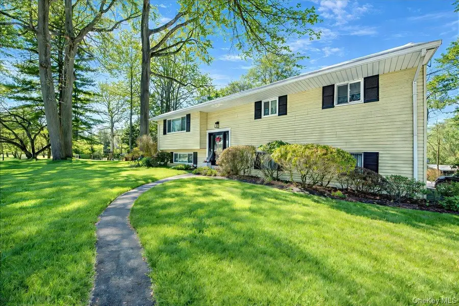 569 Millburn Court, Valley Cottage, NY 10989 - #3