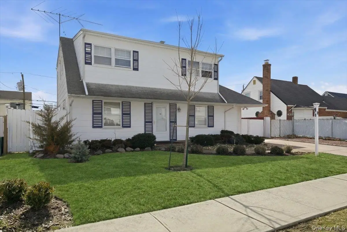 24 Crag Lane, Levittown, NY 11756 - #1