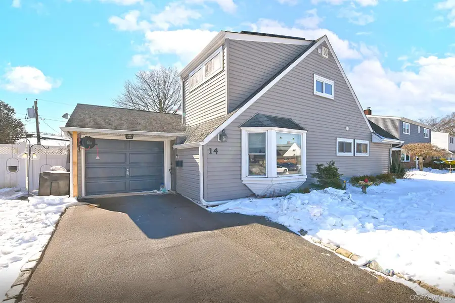 14 Thimble Lane, Hicksville, NY 11801 - Image #2