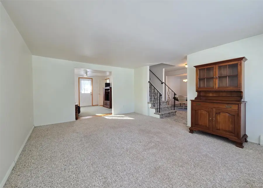 12 Galaxie Lane, Selden, NY 11784 - Image #3