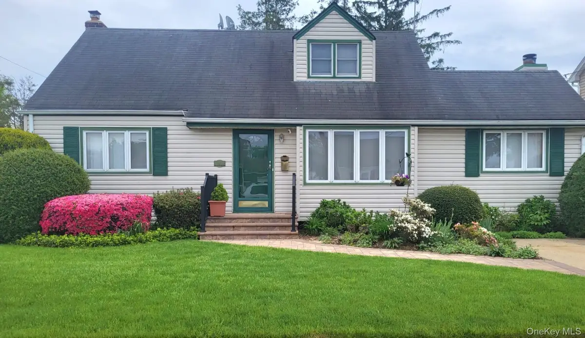 1860 Maurice Avenue, East Meadow, NY 11554 - #1