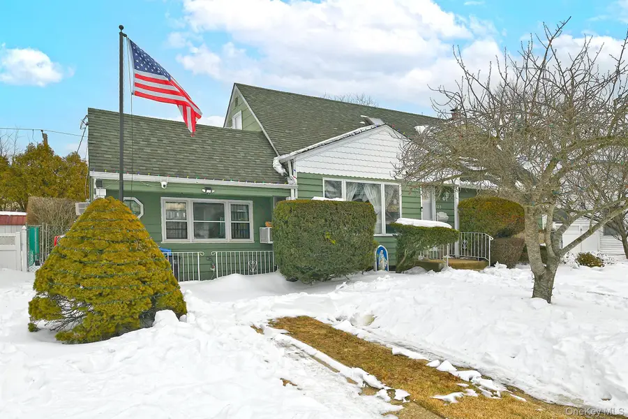 325 Cayuga Avenue, East Meadow, NY 11554 - #2