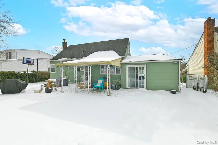 325 Cayuga Avenue, East Meadow, NY 11554 - #3