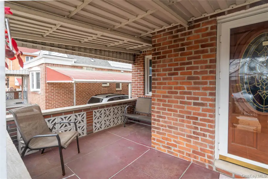 5643 195th Street, Fresh Meadows, NY 11365 - Image #3