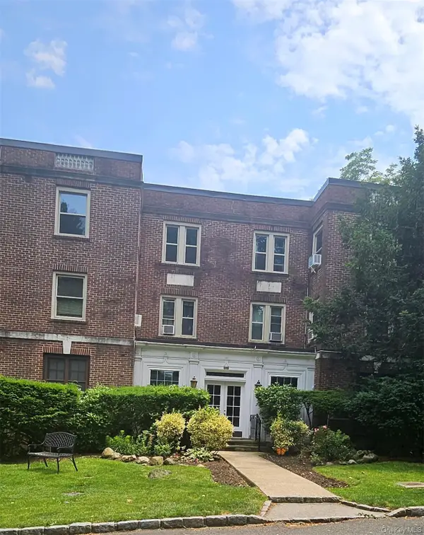 1 Ascot Ridge #1A, Great Neck, NY 11021